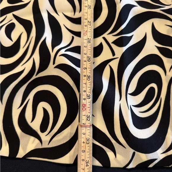 Banana Republic Black and White Patterned Mini Dress Sz 2 - Picture 3 of 12